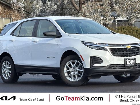 Used 2023 Chevrolet Equinox LS image 1