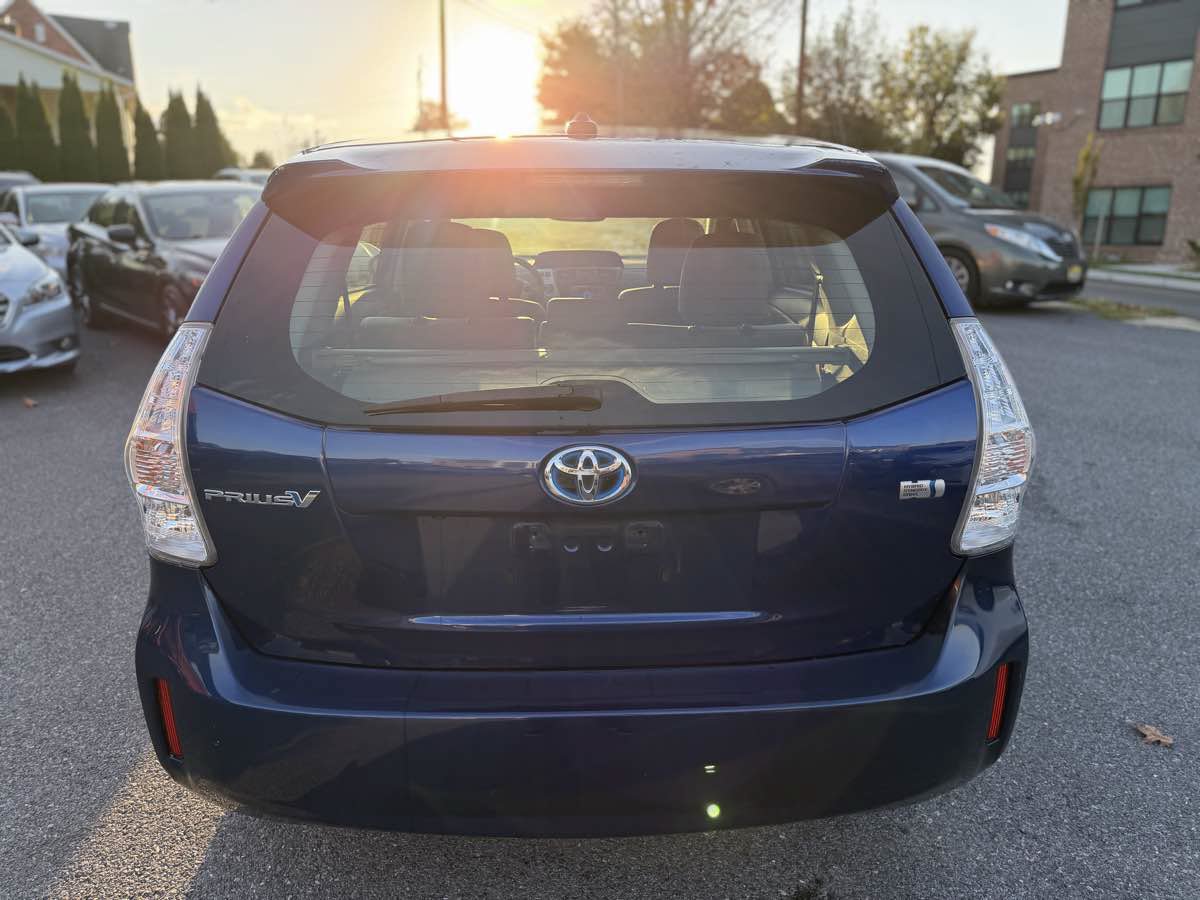 Used 2012 Toyota Prius V Five FWD image 6