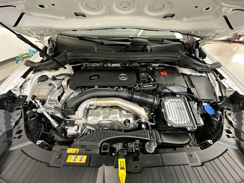 Used 2025 Mercedes-Benz GLA 250 4MATIC image 34