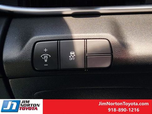 Used 2025 Hyundai Elantra SEL FWD image 22