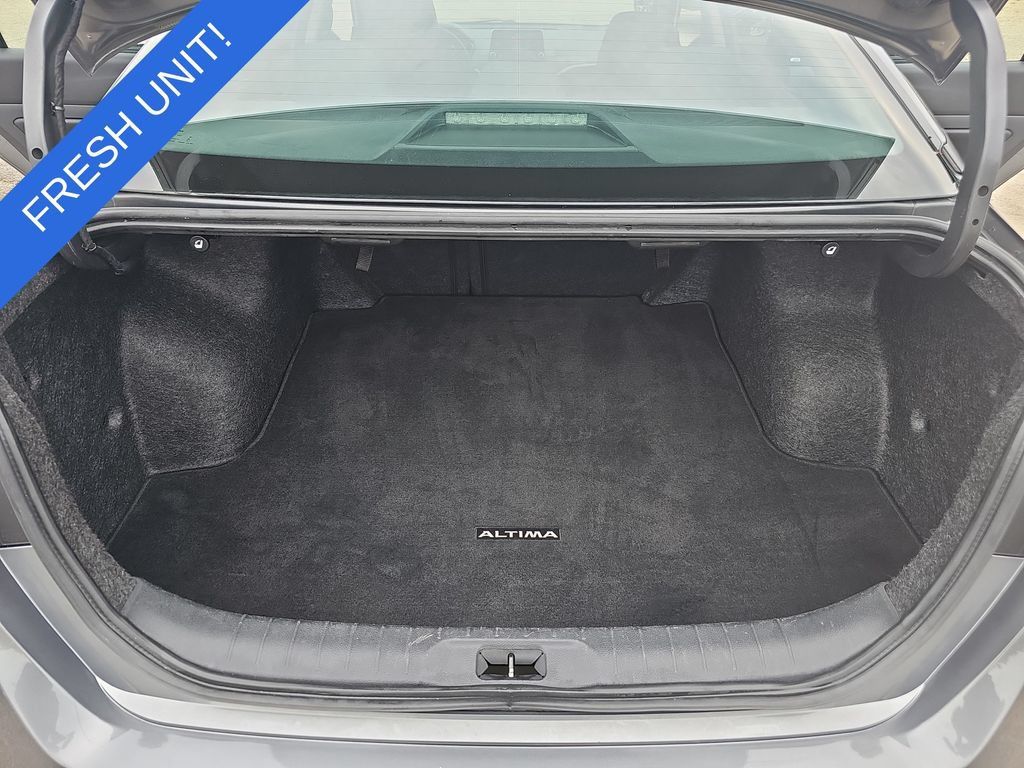 Used 2024 Nissan Altima 2.5 SV FWD image 12
