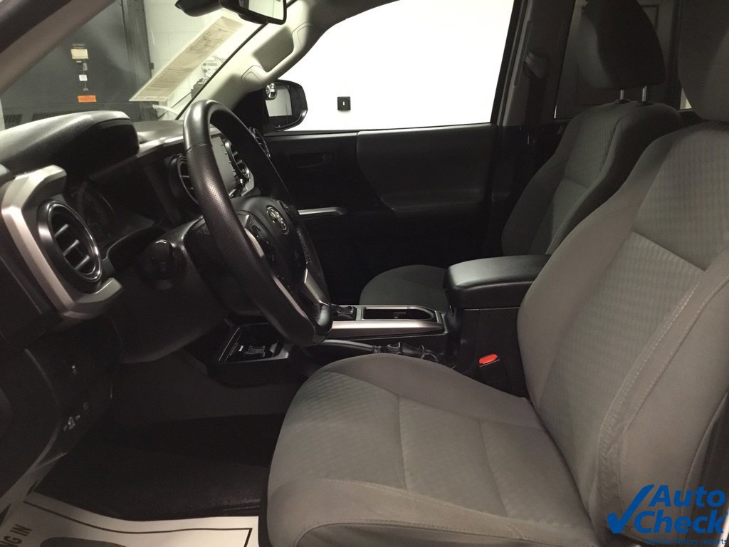 Used 2021 Toyota Tacoma SR5 AWD/4WD image 29