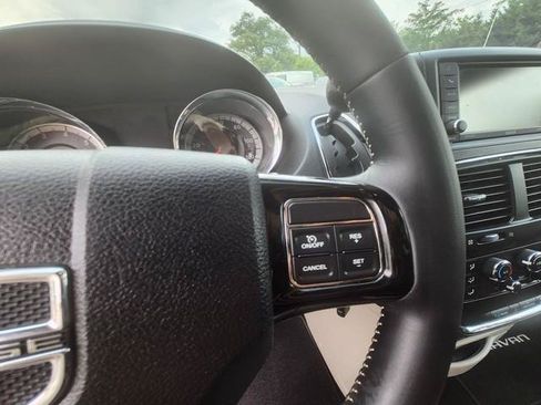 Used 2016 Dodge Grand Caravan SE FWD image 13