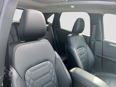 Used 2024 Ford Escape Platinum w/ Premium Technology Package AWD/4WD image 29