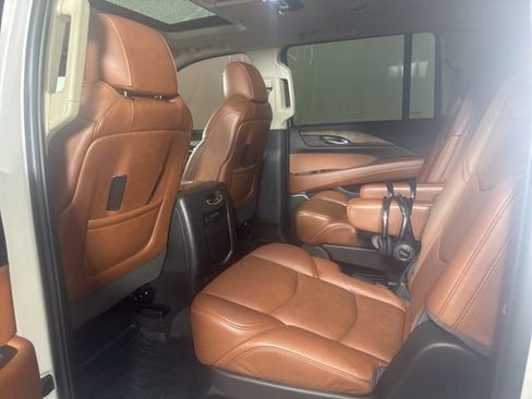 Used 2017 Cadillac Escalade ESV Premium Luxury image 12
