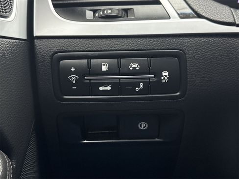 Used 2020 Genesis G80 3.8 image 28