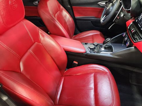 Used 2019 Alfa Romeo Giulia AWD w/ Quick Order Package 22J Sport image 31