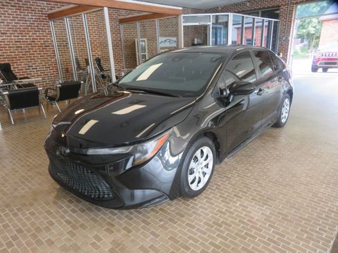 Used 2021 Toyota Corolla LE FWD image 69