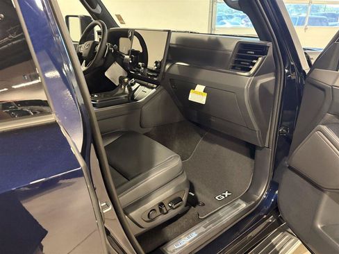 Used 2026 Lexus GX 550 AWD/4WD image 42
