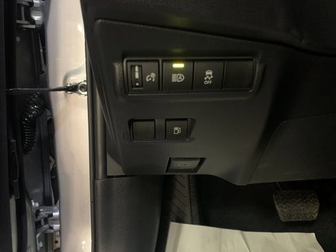 Used 2025 Toyota Corolla Cross AWD Hybrid w/ Moonroof Package image 32