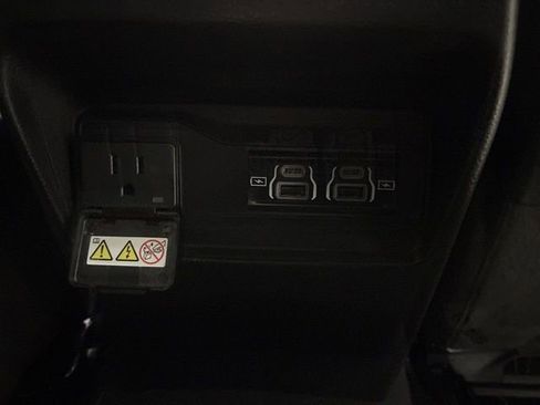 Used 2025 Jeep Grand Cherokee Laredo X w/ Luxury Tech Group I image 11