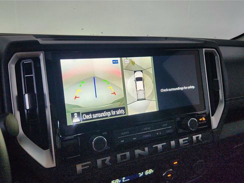 Used 2025 Nissan Frontier SL image 50