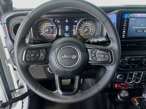 Used 2025 Jeep Wrangler Unlimited Rubicon AWD/4WD image 11