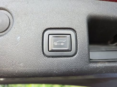 Used 2020 Chevrolet Equinox LT w/ Driver Convenience Package AWD/4WD image 45
