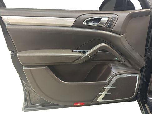 Used 2015 Porsche Cayenne Turbo AWD/4WD image 13