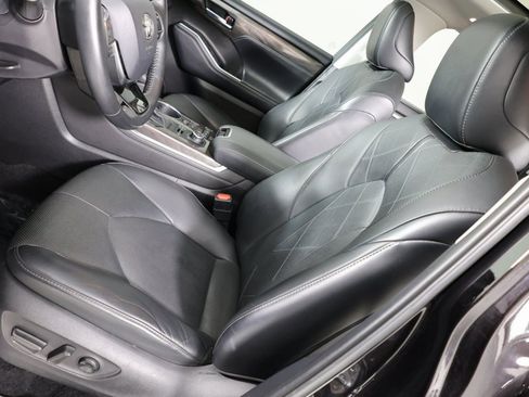 Used 2021 Toyota Highlander Platinum image 10