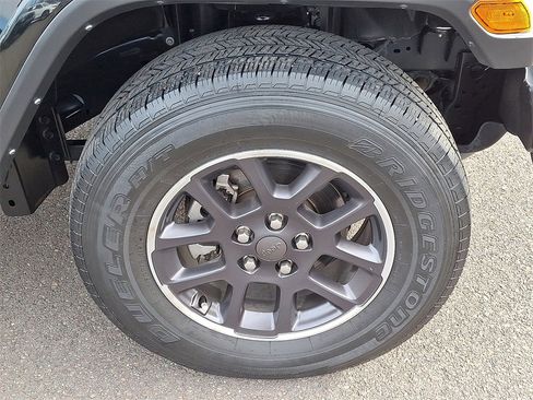 Used 2022 Jeep Gladiator Overland w/ Popular Equipment Package image 8