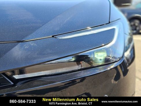 Used 2024 Toyota Prius LE image 10