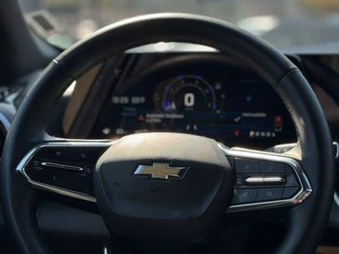 Used 2025 Chevrolet Equinox LT w/ Convenience Package II image 12