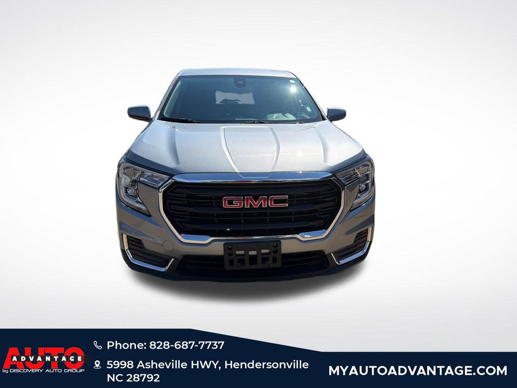 Used 2024 GMC Terrain SLE AWD/4WD image 2