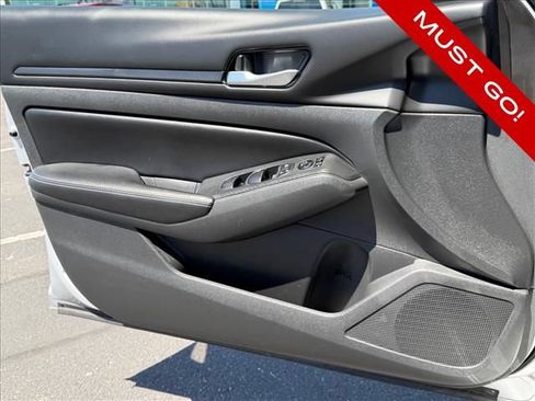 Used 2024 Nissan Altima 2.5 SV FWD image 12