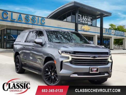 Used 2021 Chevrolet Suburban LT image 1