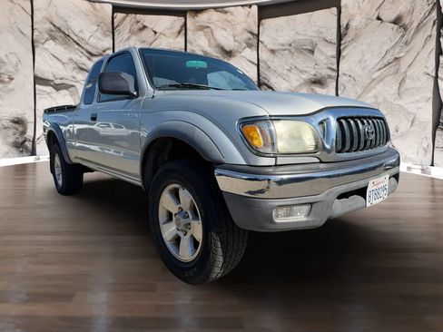Used 2002 Toyota Tacoma PreRunner RWD image 3