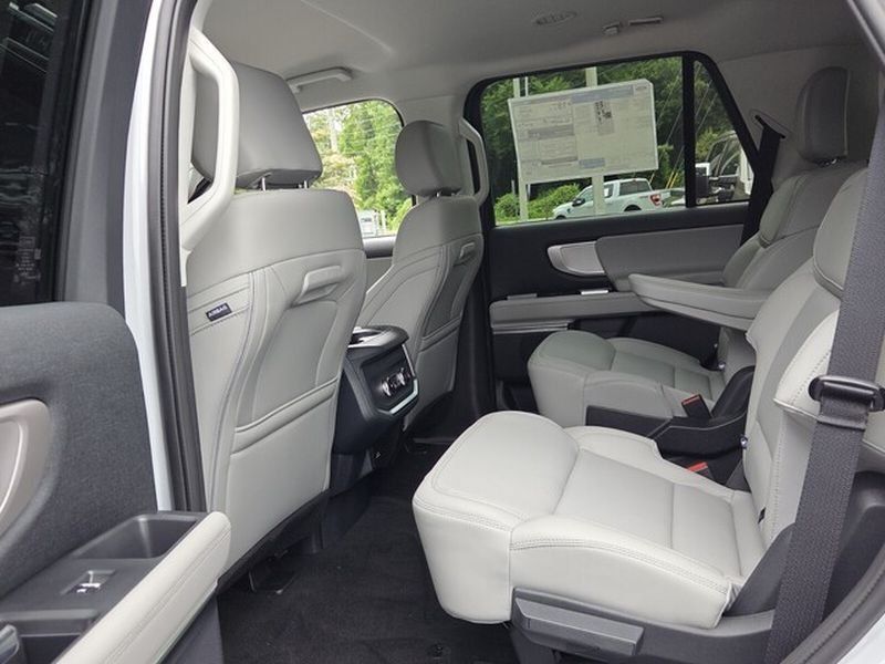 New 2026 Ford Expedition Active RWD image 9