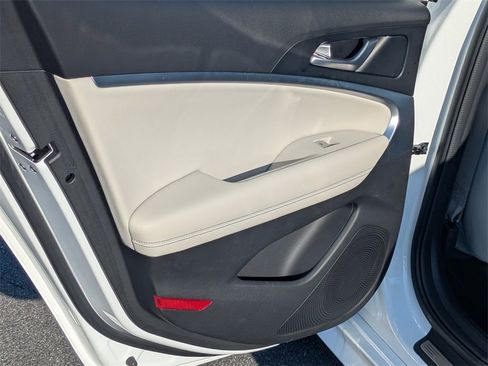 Used 2025 Genesis G70 2.5T image 18