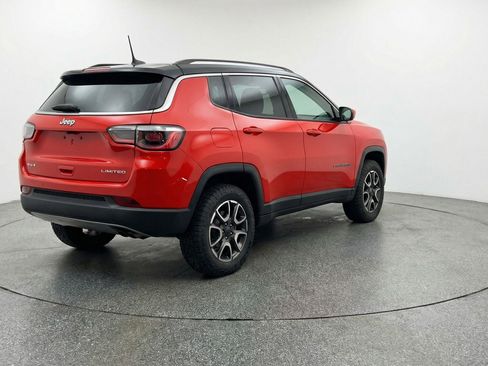 Used 2025 Jeep Compass Trailhawk AWD/4WD image 7