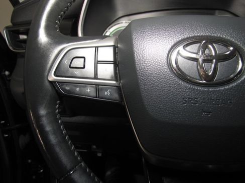 Used 2022 Toyota Highlander Limited FWD image 5