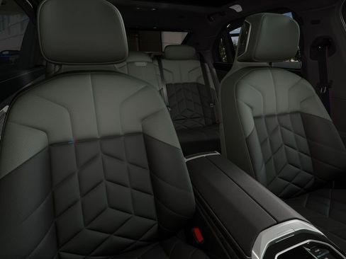 New 2026 BMW 750e xDrive w/ Executive Package image 37