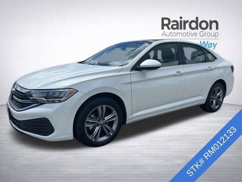 Used 2024 Volkswagen Jetta SE FWD image 3