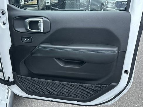 Used 2024 Jeep Wrangler Unlimited Rubicon 4xe image 19