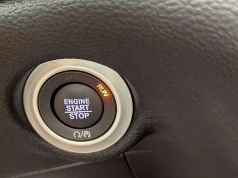 Used 2025 Chrysler Pacifica Select FWD image 22