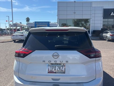 Used 2025 Nissan Rogue SV image 10