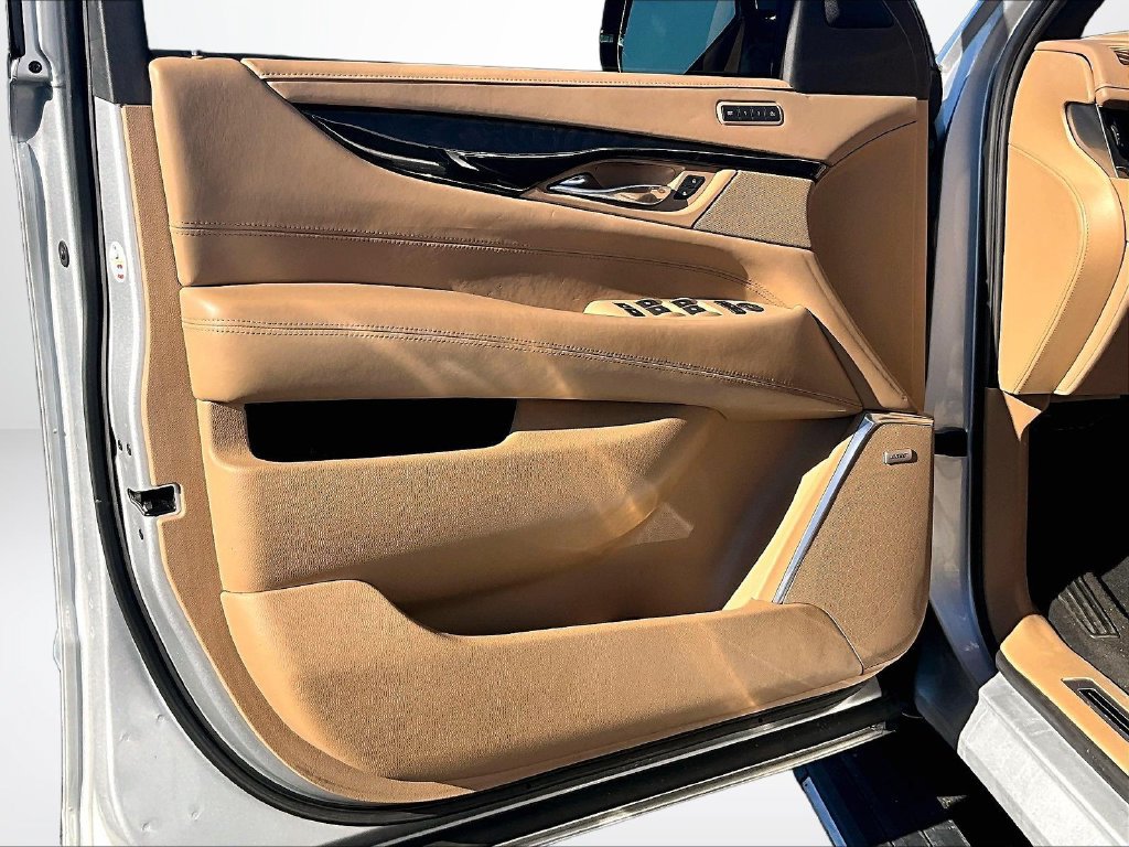 Used 2018 Cadillac Escalade ESV Platinum AWD/4WD image 21