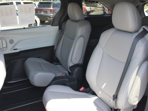 Certified 2026 Toyota Sienna XLE FWD image 80
