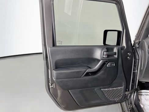 Used 2017 Jeep Wrangler Unlimited Sahara AWD/4WD image 26