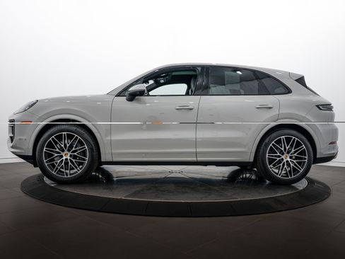 Certified 2026 Porsche Cayenne AWD/4WD image 2