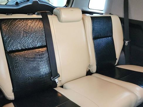 Used 2013 Toyota FJ Cruiser Base image 30