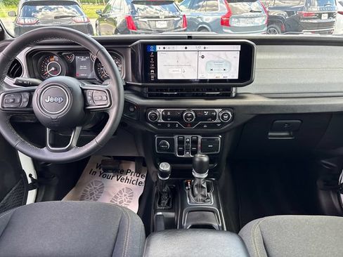 Used 2025 Jeep Wrangler Unlimited Sport AWD/4WD image 10