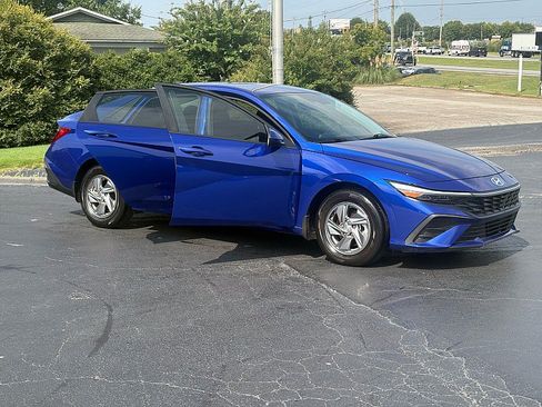 Used 2024 Hyundai Elantra SE FWD image 5