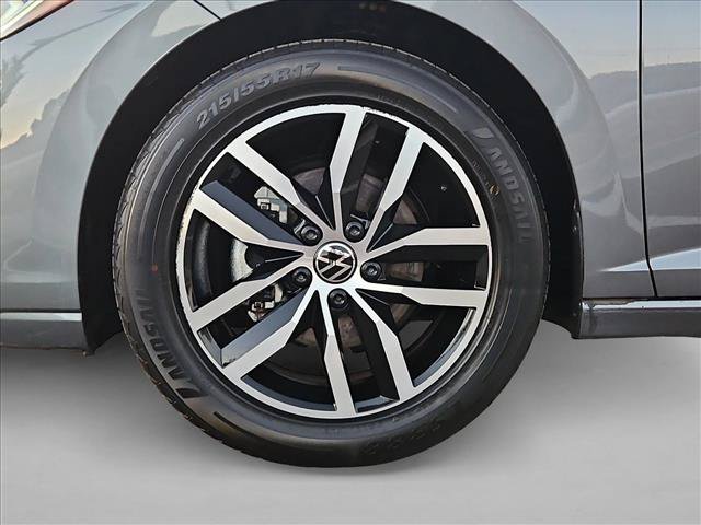 Used 2025 Volkswagen Jetta SE FWD image 24