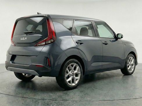 Used 2025 Kia Soul LX w/ LX Technology Package FWD image 9