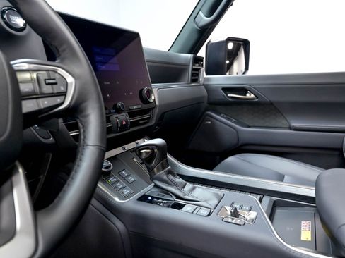 Used 2025 Lexus GX 550 AWD/4WD image 12