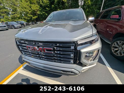 Used 2024 GMC Canyon Denali AWD/4WD image 3