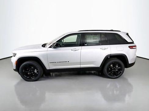 New 2025 Jeep Grand Cherokee Limited w/ Black Appearance Package AWD/4WD image 4
