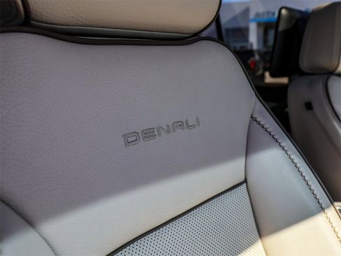 Used 2022 GMC Yukon XL Denali w/ Denali Ultimate Package image 21