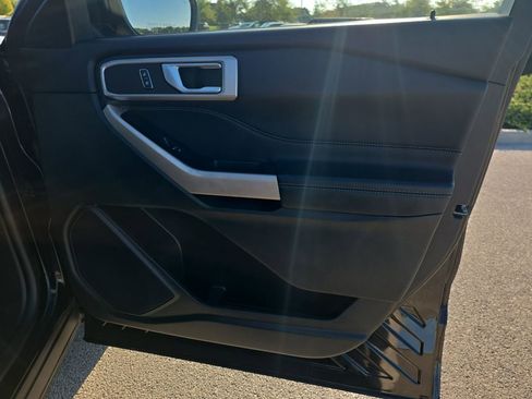 Used 2023 Ford Explorer XLT w/ Equipment Group 202A image 15